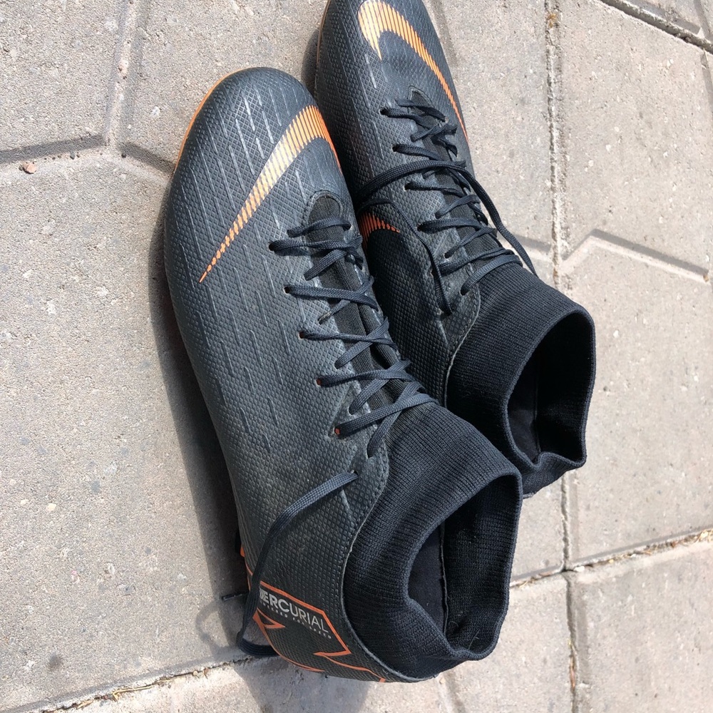 Soccer cleats - Picture 3 of 4
